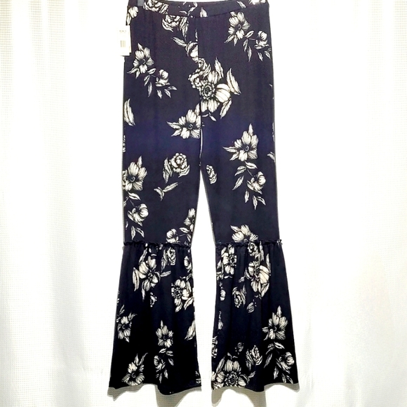About a Girl Black & Taupe Floral Leggings (XL) - Picture 2 of 12